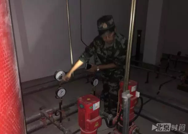 石景山消防支隊(duì)開(kāi)展消防安全隱患集中夜查行動(dòng)  石景山消防支隊(duì)開(kāi)展消防安全隱患集中夜查行動(dòng) 